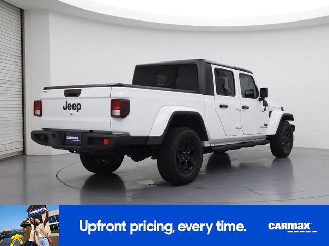 Photo of 2021 White Jeep Gladiator