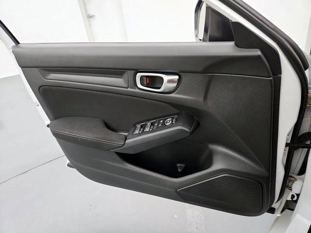 Photo of 2023 White Honda Civic
