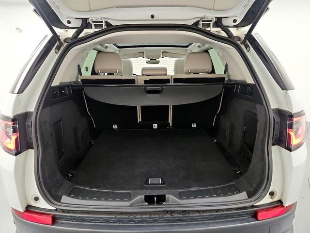 Photo of 2020 White Land Rover Discovery Sport