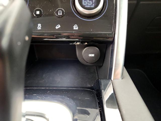 Photo of 2020 White Land Rover Discovery Sport