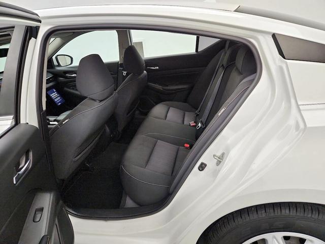 Photo of 2020 White Nissan Altima