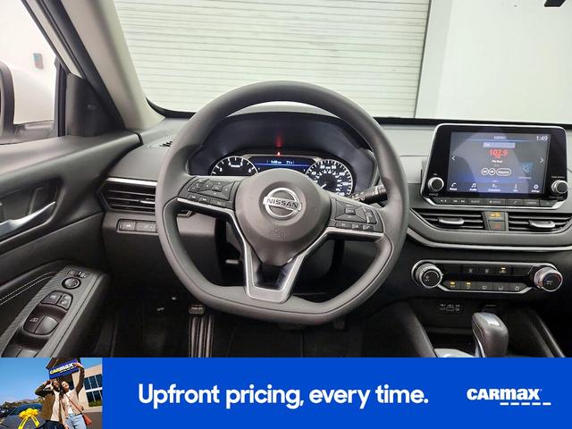 Photo of 2020 White Nissan Altima
