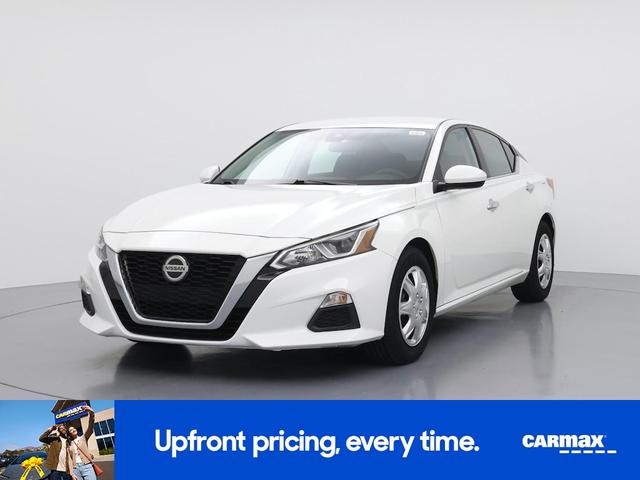 Photo of 2020 White Nissan Altima