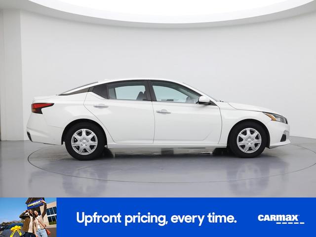 Photo of 2020 White Nissan Altima