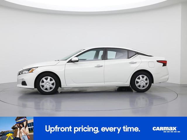 Photo of 2020 White Nissan Altima