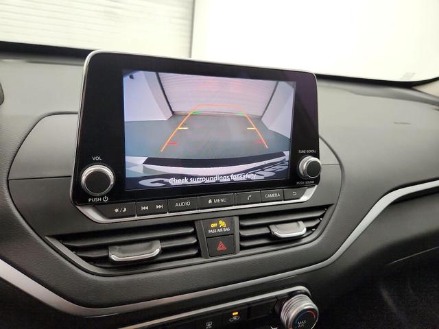 Photo of 2020 White Nissan Altima