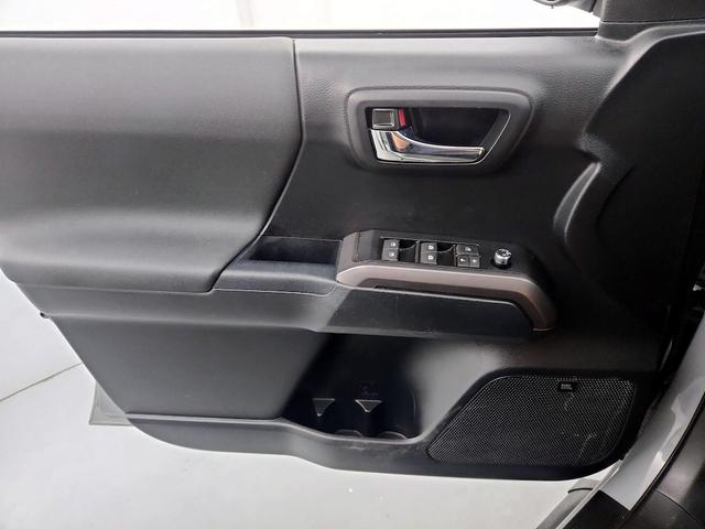 Photo of 2018 Gray Toyota Tacoma