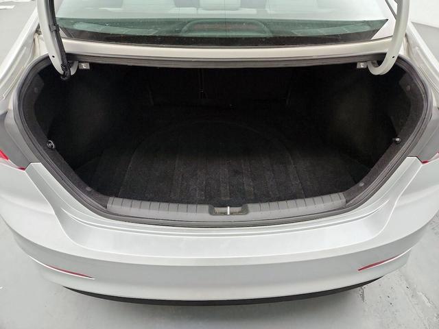 Photo of 2017 Silver Hyundai ELANTRA