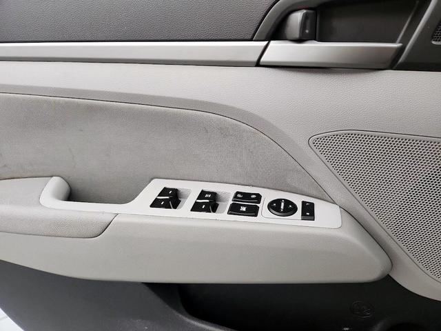 Photo of 2017 Silver Hyundai ELANTRA