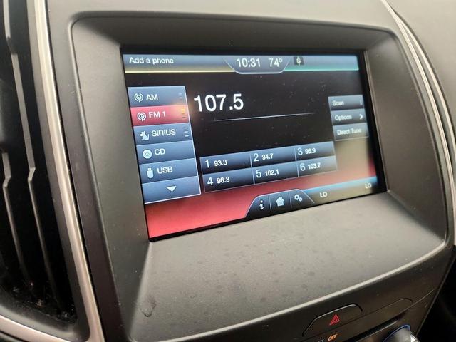 Photo of 2015 White Ford Edge