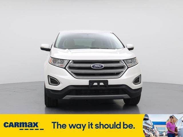 Photo of 2015 White Ford Edge