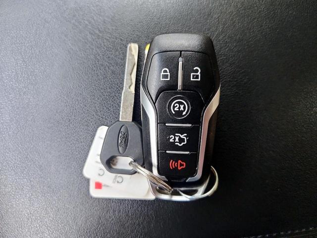 Photo of 2015 White Ford Edge