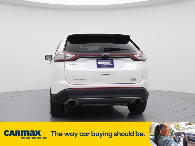 Photo of 2015 White Ford Edge
