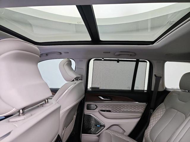 Photo of 2022 Black Jeep Grand Cherokee
