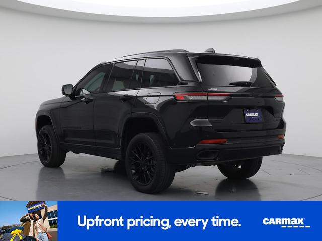 Photo of 2022 Black Jeep Grand Cherokee