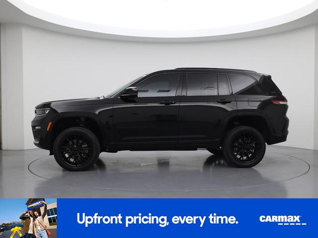 Photo of 2022 Black Jeep Grand Cherokee