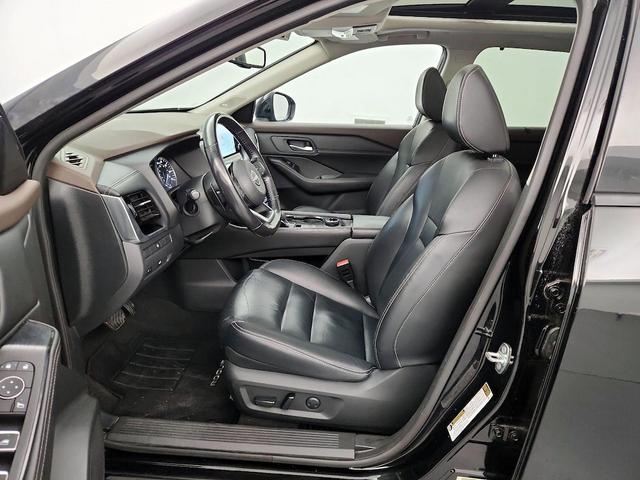 Photo of 2022 Black Nissan Rogue