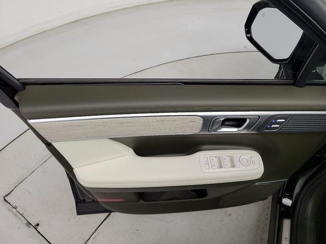 Photo of 2025 Black Hyundai SANTA FE
