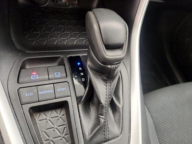Photo of 2019 White Toyota RAV4