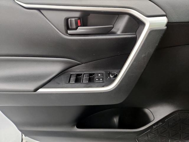 Photo of 2019 White Toyota RAV4