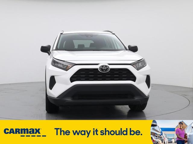 Photo of 2019 White Toyota RAV4