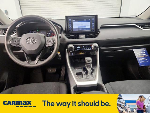 Photo of 2019 White Toyota RAV4