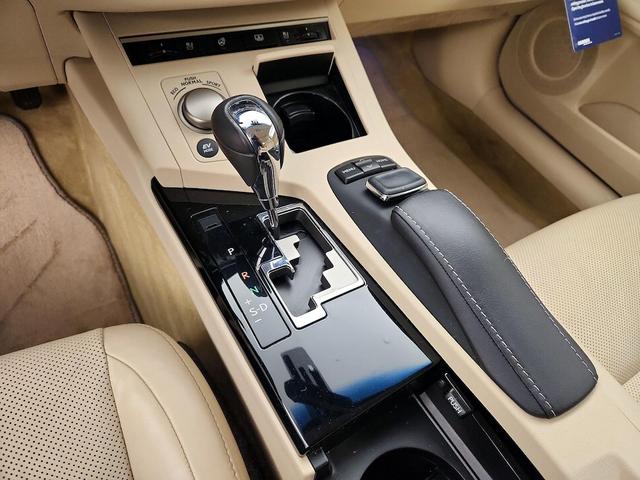 Photo of 2015 Red Lexus ES 300h