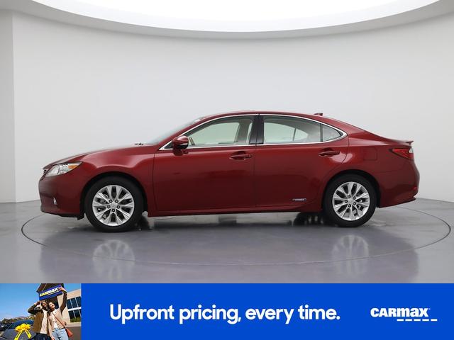 Photo of 2015 Red Lexus ES 300h