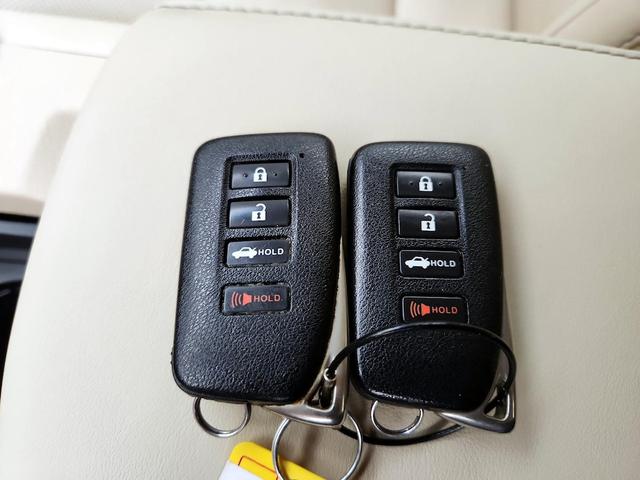 Photo of 2015 Red Lexus ES 300h