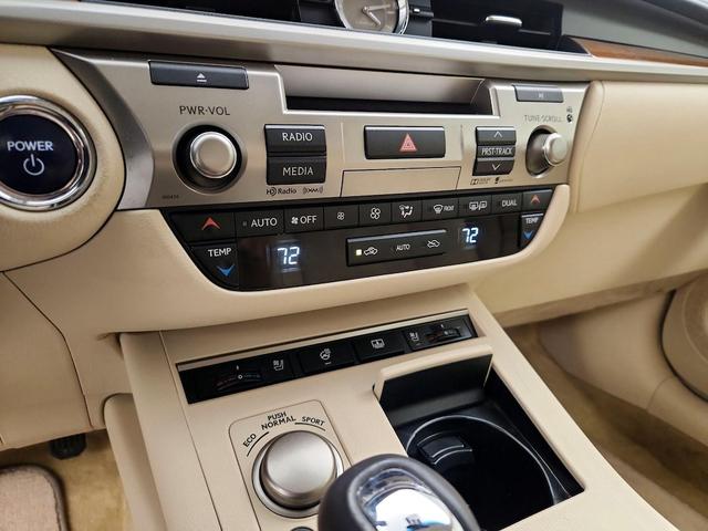 Photo of 2015 Red Lexus ES 300h