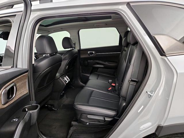 Photo of 2023 Gray Kia Sorento