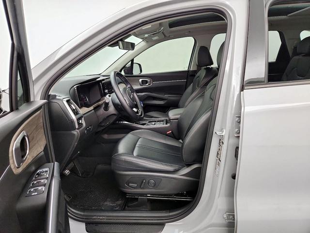 Photo of 2023 Gray Kia Sorento