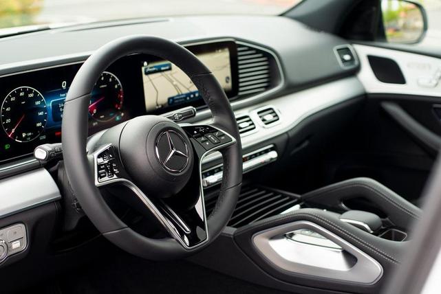 Photo of 2025 Polar White Mercedes-Benz GLE 350