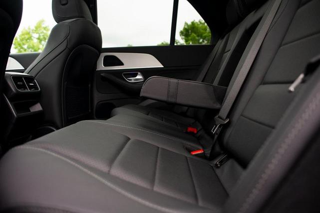 Photo of 2025 Polar White Mercedes-Benz GLE 350