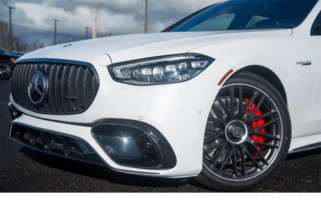 Photo of 2025 MANUFAKTUR Moonlight White Metallic Mercedes-Benz AMG S 63 E