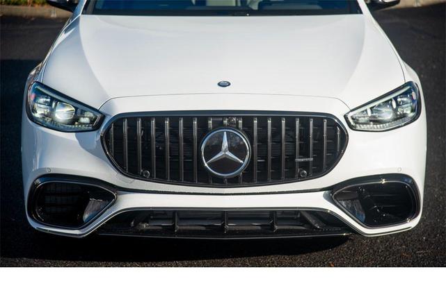 Photo of 2025 MANUFAKTUR Moonlight White Metallic Mercedes-Benz AMG S 63 E