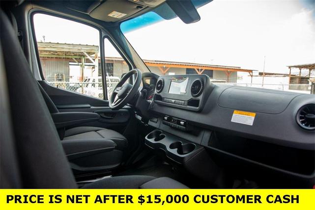 Photo of 2024 Arctic White Mercedes-Benz Sprinter 2500