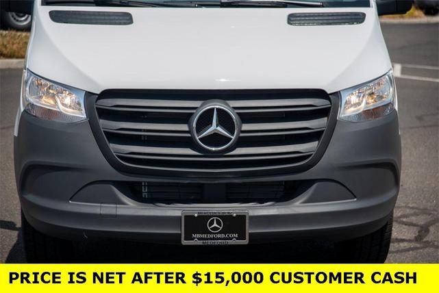 Photo of 2024 Arctic White Mercedes-Benz Sprinter 2500