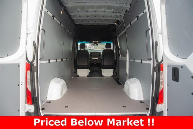Photo of 2025 Arctic White Mercedes-Benz Sprinter 2500