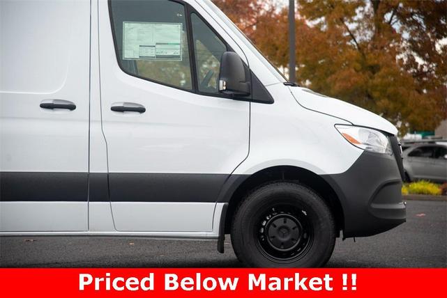 Photo of 2025 Arctic White Mercedes-Benz Sprinter 2500