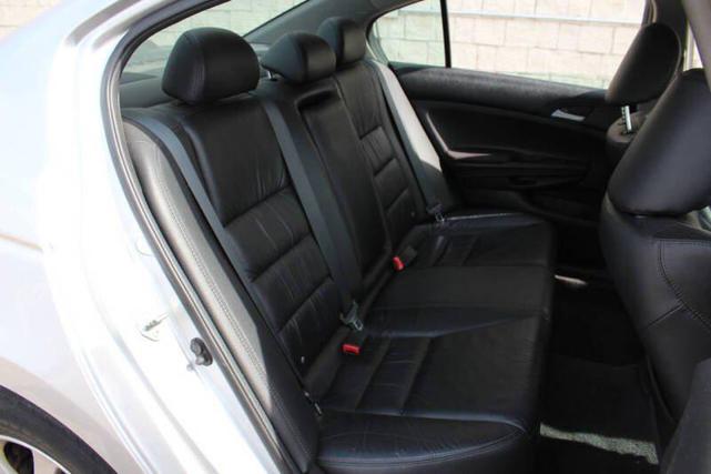 Photo of 2011 Alabaster Silver Metallic Honda Accord