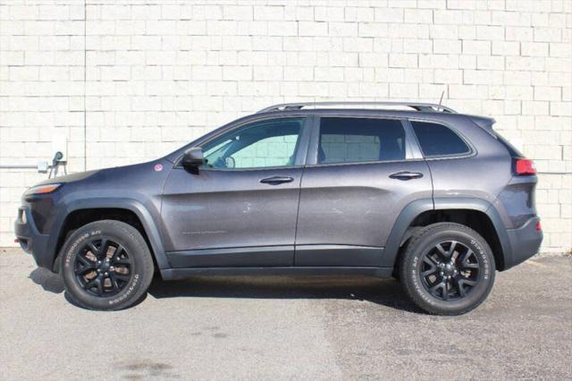 Photo of 2018 Granite Crystal Metallic Clearcoat Jeep Cherokee