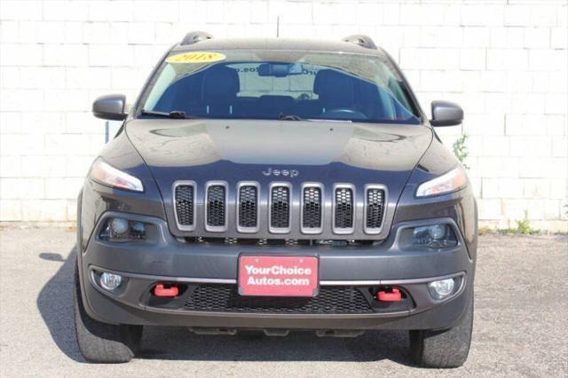 Photo of 2018 Granite Crystal Metallic Clearcoat Jeep Cherokee