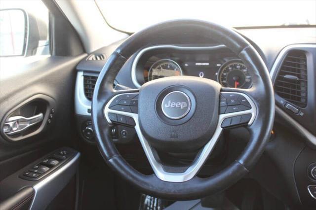 Photo of 2018 Granite Crystal Metallic Clearcoat Jeep Cherokee
