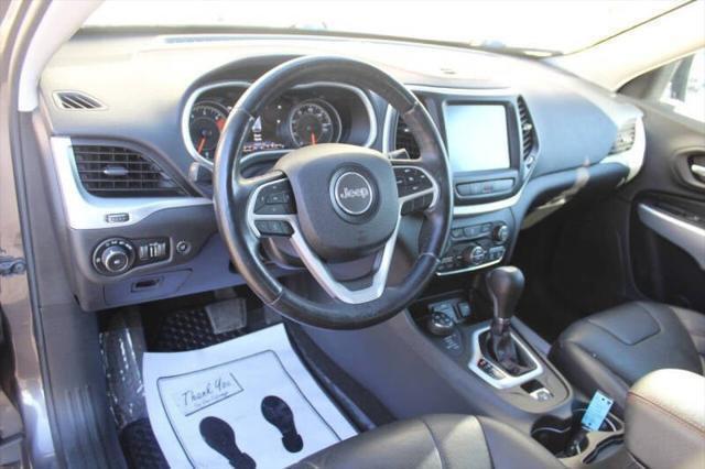 Photo of 2018 Granite Crystal Metallic Clearcoat Jeep Cherokee