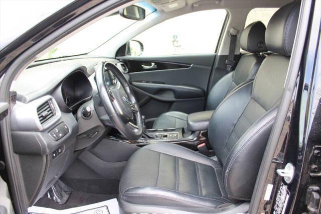 Photo of 2019 Ebony Black Kia Sorento