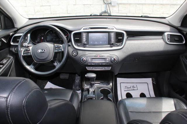 Photo of 2019 Ebony Black Kia Sorento