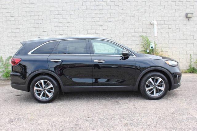 Photo of 2019 Ebony Black Kia Sorento