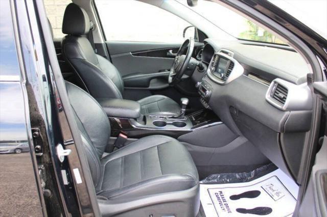 Photo of 2019 Ebony Black Kia Sorento