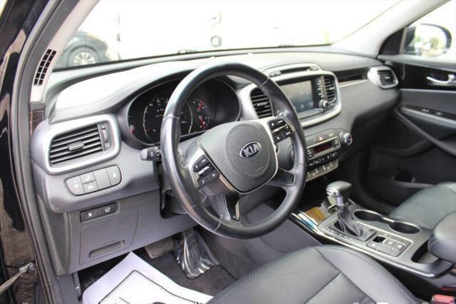 Photo of 2019 Ebony Black Kia Sorento